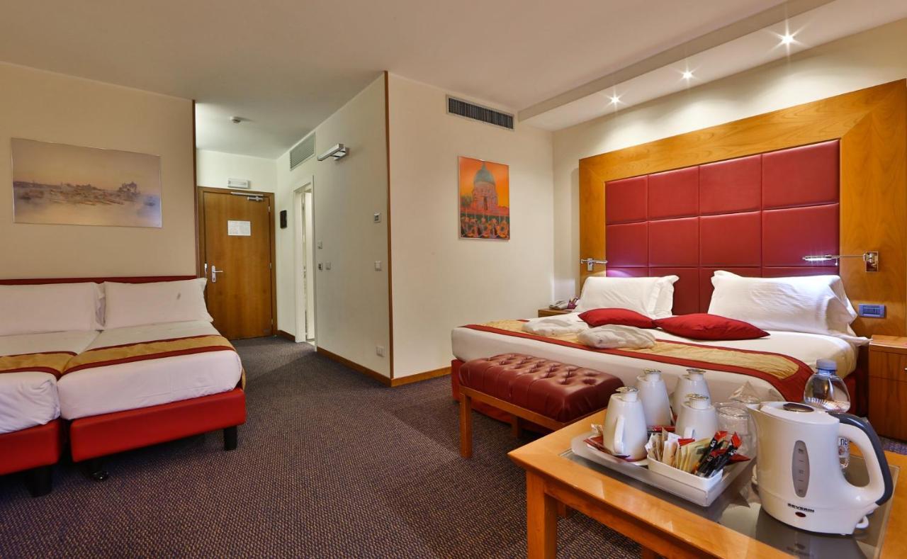 คราวน์ พลาซา เวนิส อีสต์ Hotel ควอร์โต ดิอัลทิโน ภายนอก รูปภาพ