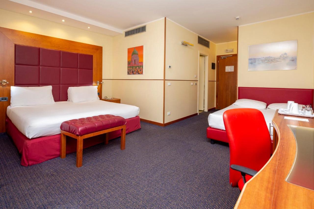 คราวน์ พลาซา เวนิส อีสต์ Hotel ควอร์โต ดิอัลทิโน ภายนอก รูปภาพ