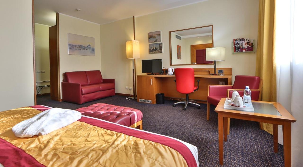 คราวน์ พลาซา เวนิส อีสต์ Hotel ควอร์โต ดิอัลทิโน ภายนอก รูปภาพ
