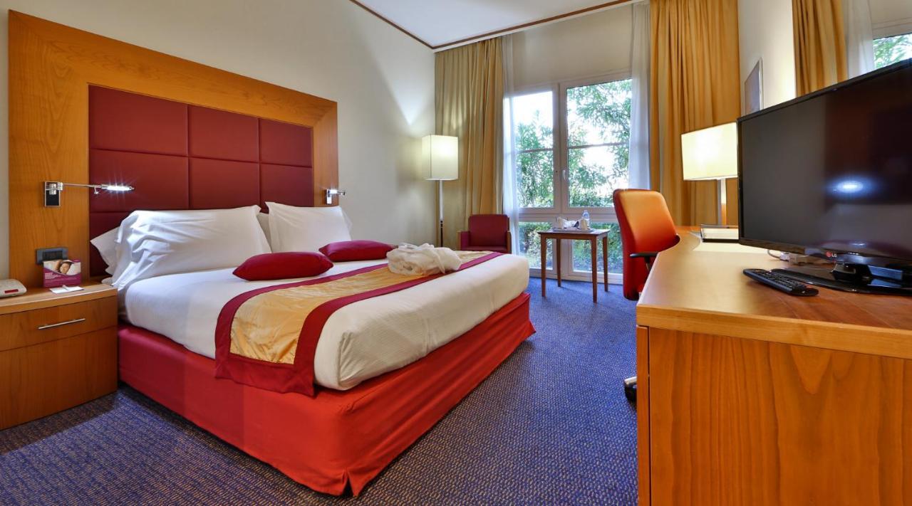 คราวน์ พลาซา เวนิส อีสต์ Hotel ควอร์โต ดิอัลทิโน ภายนอก รูปภาพ